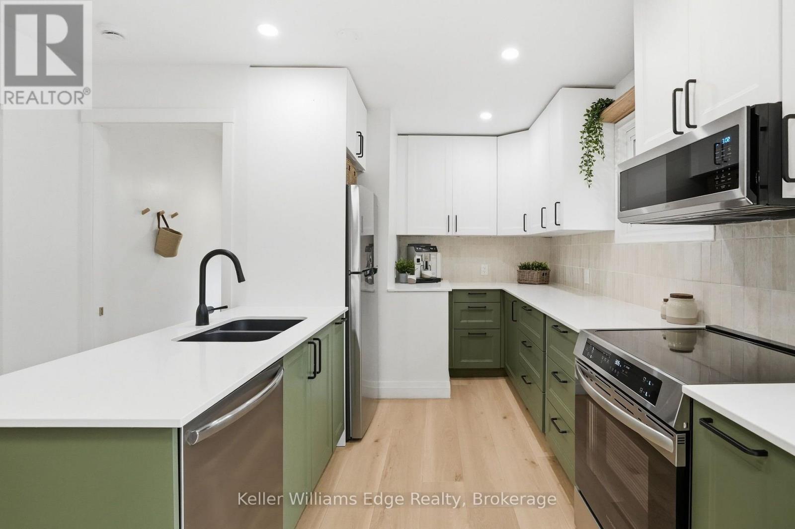 131 West 34th Street Property Photo 8