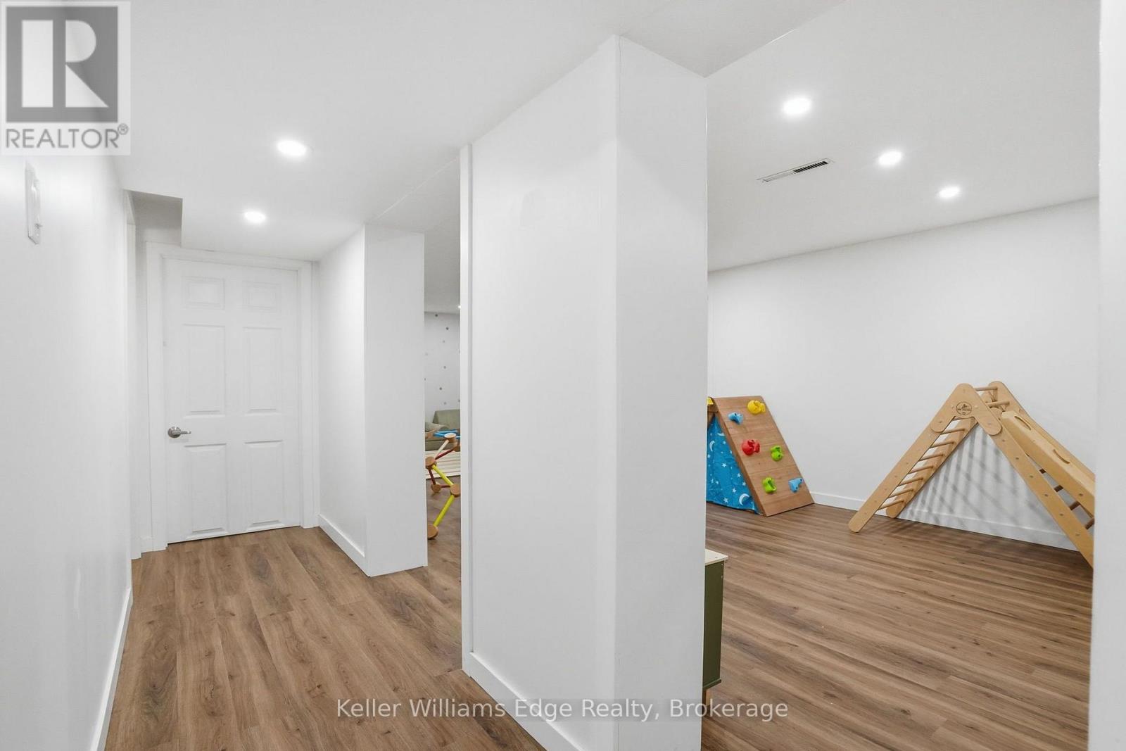 131 West 34th Street Property Photo 27