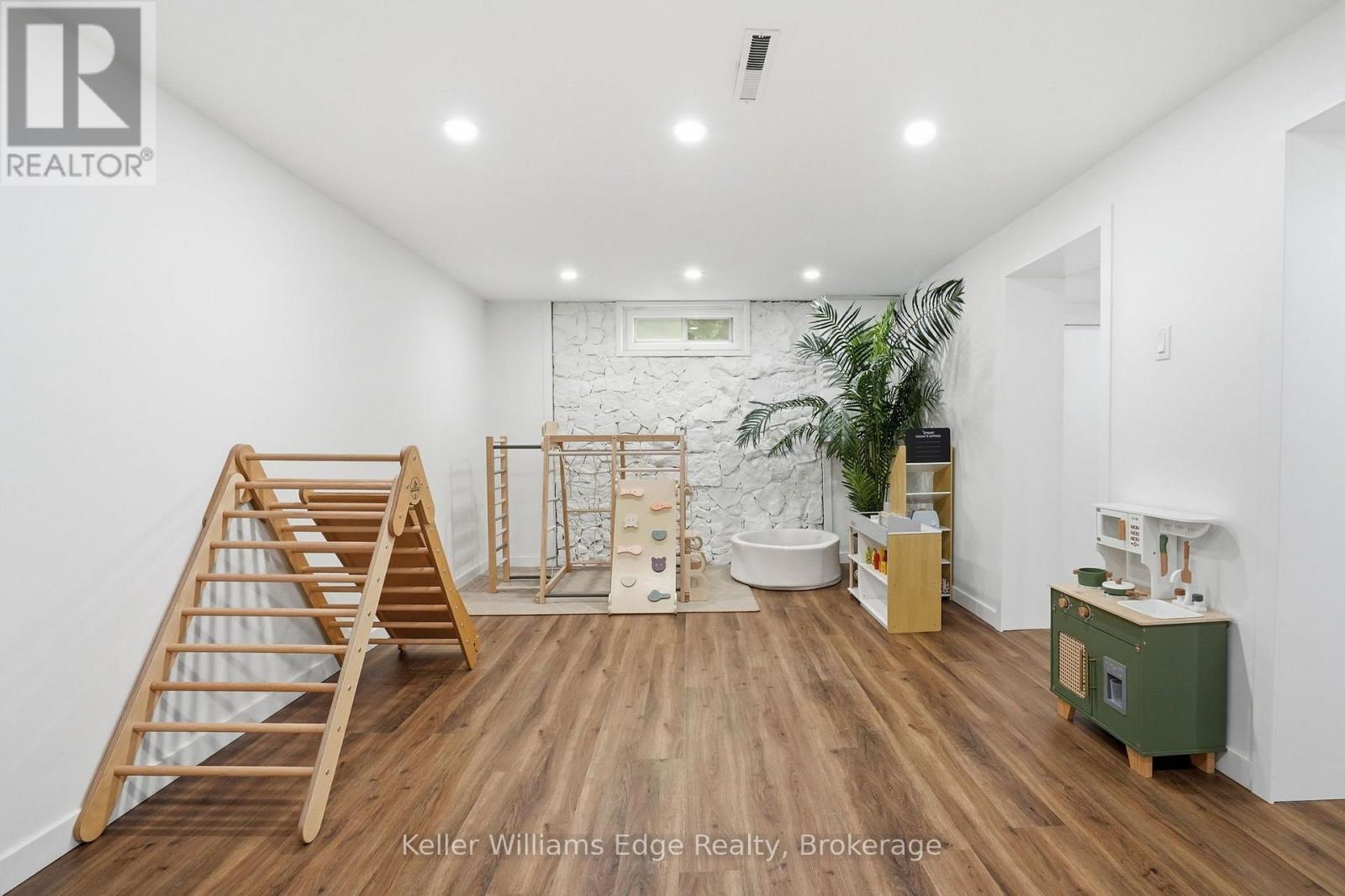 131 West 34th Street Property Photo 29