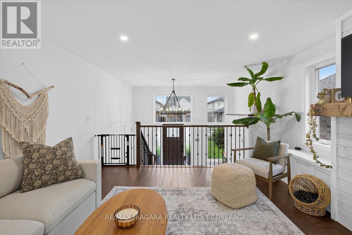 7331 Sherrilee Crescent Property Photo 8