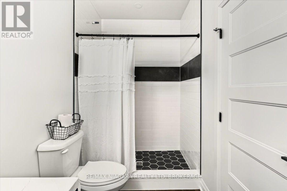 7331 Sherrilee Crescent Property Photo 38