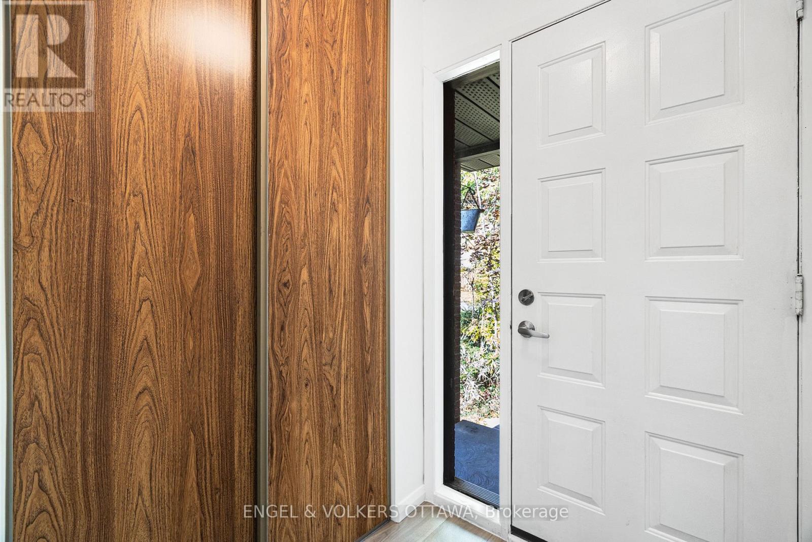 1379 Ambridge Way Property Photo 5
