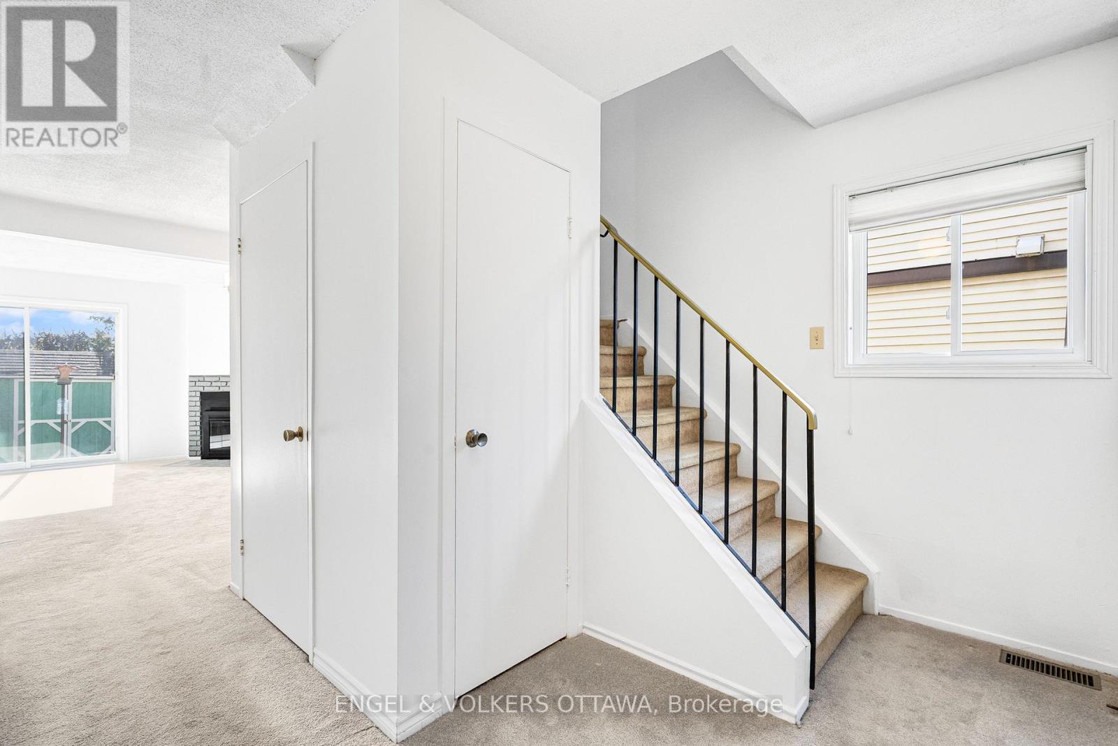 1379 Ambridge Way Property Photo 6