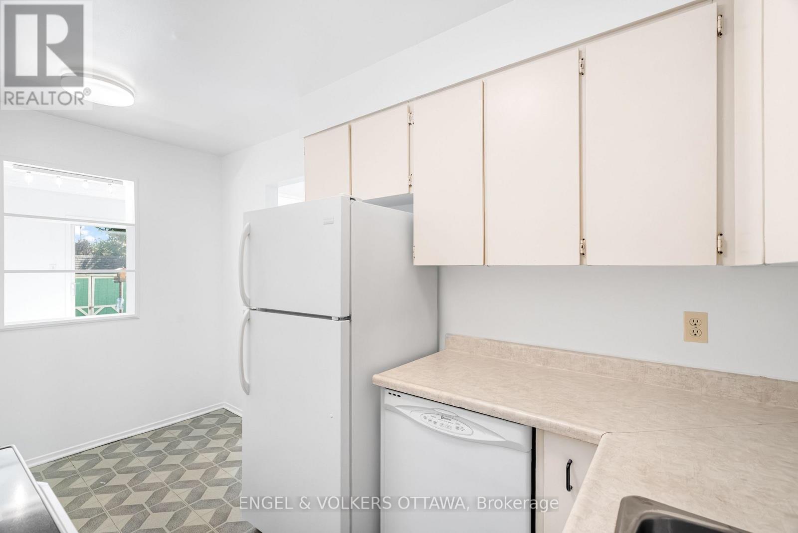 1379 Ambridge Way Property Photo 14