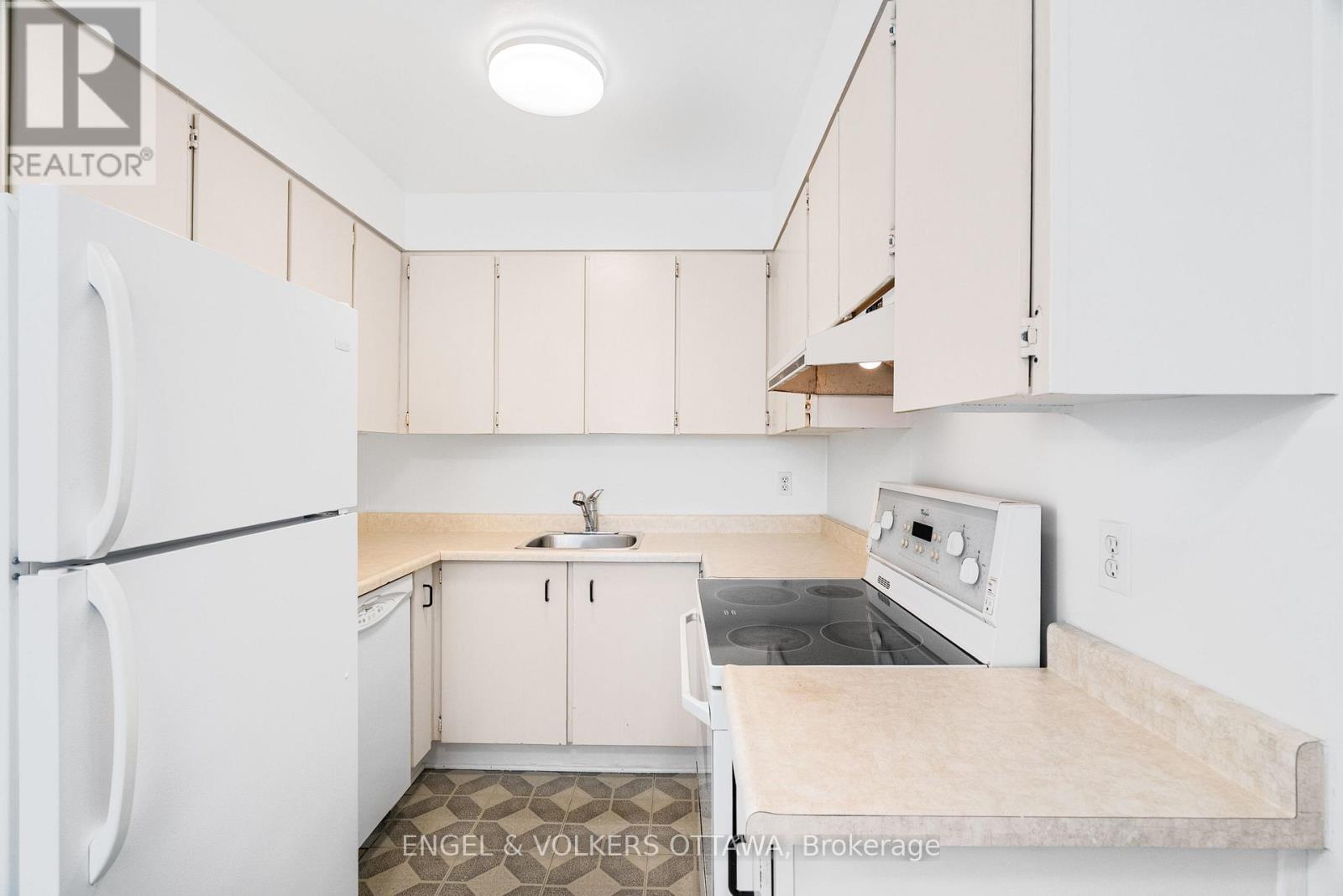 1379 Ambridge Way Property Photo 15