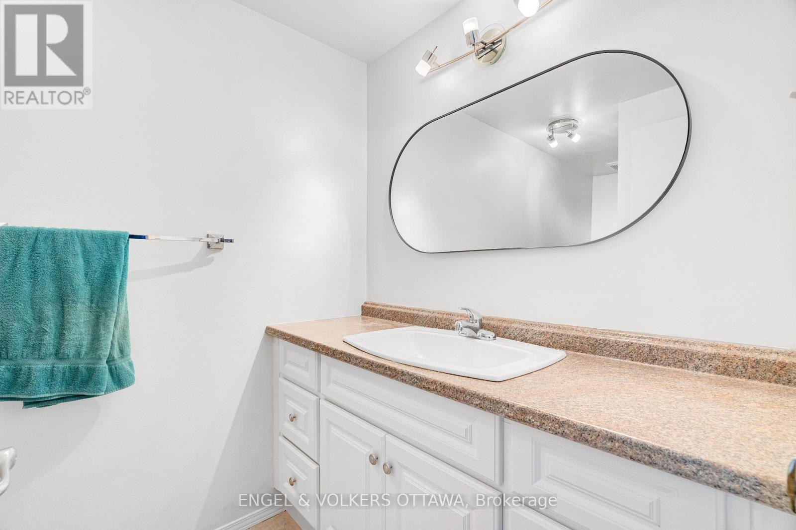 1379 Ambridge Way Property Photo 30