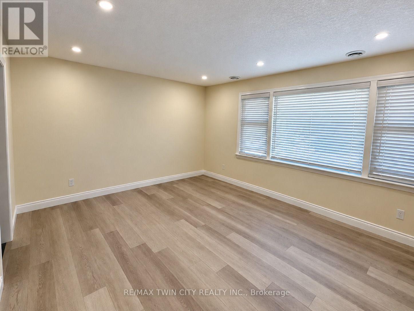 3 - 433 Connaught Street Property Photo 2