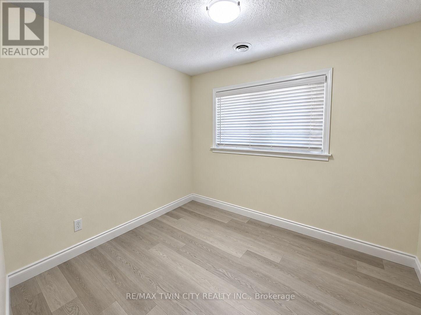 3 - 433 Connaught Street Property Photo 5