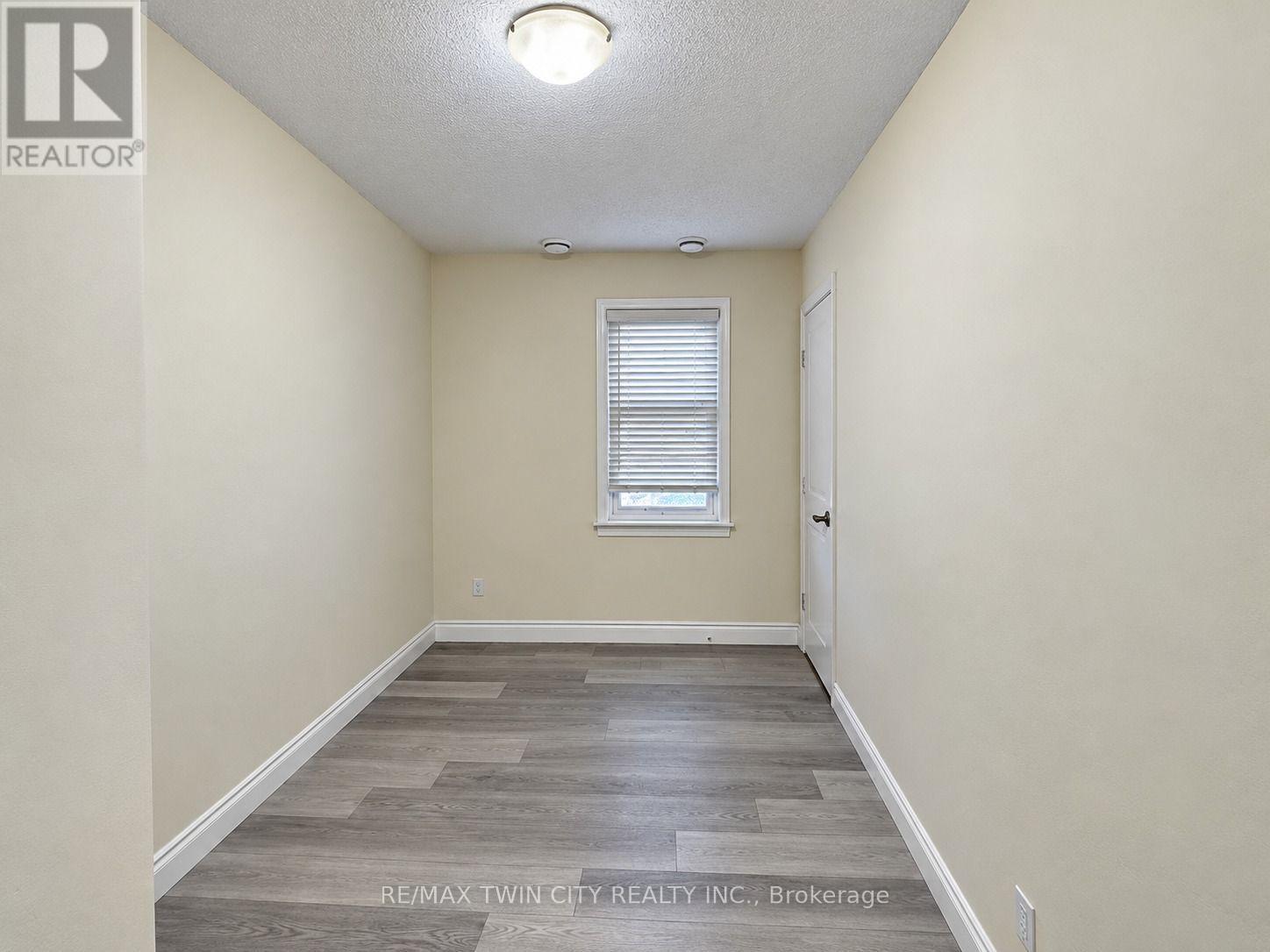 3 - 433 Connaught Street Property Photo 6