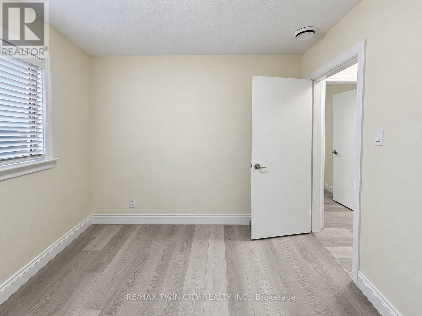 3 - 433 Connaught Street Property Photo 7