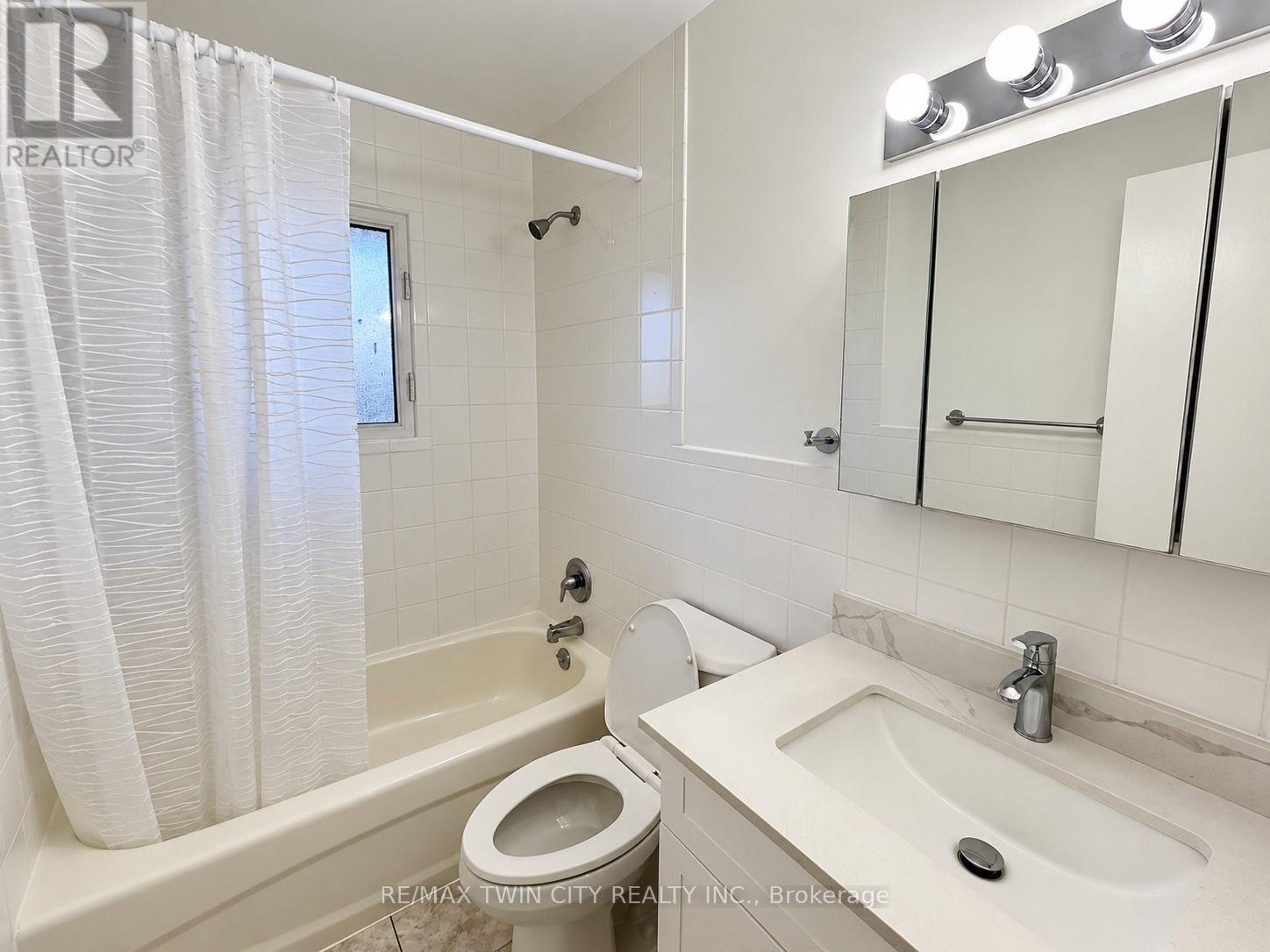 3 - 433 Connaught Street Property Photo 8