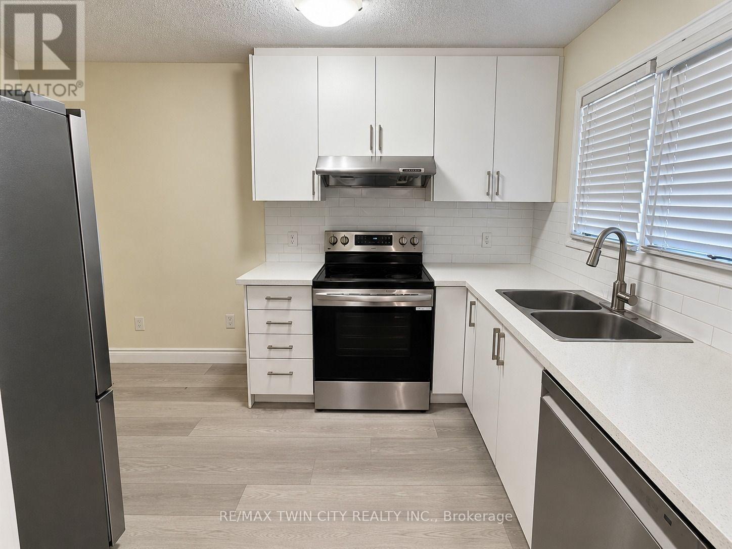 3 - 433 Connaught Street Property Photo 10