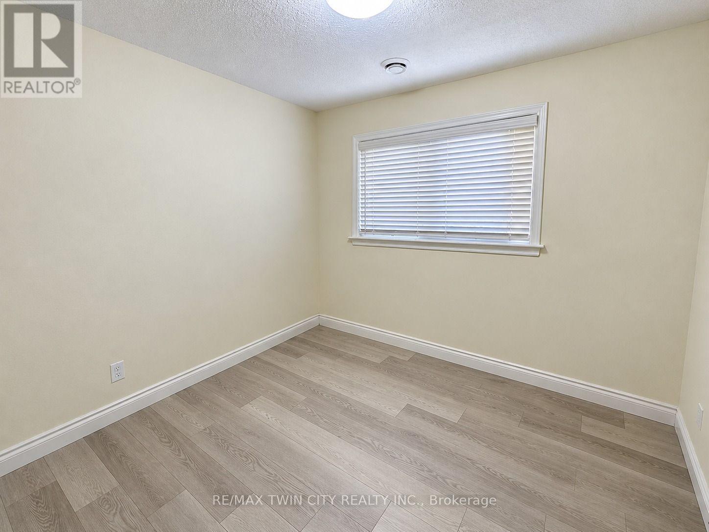 3 - 433 Connaught Street Property Photo 14