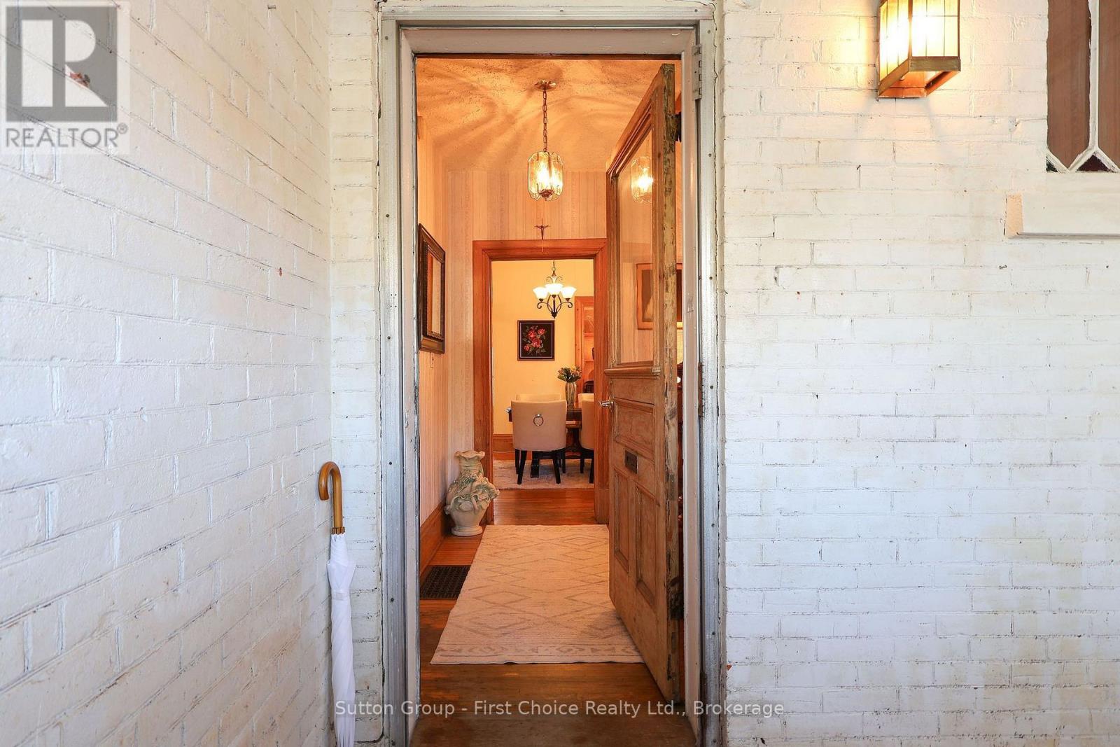 257 Ontario Street Property Photo 4