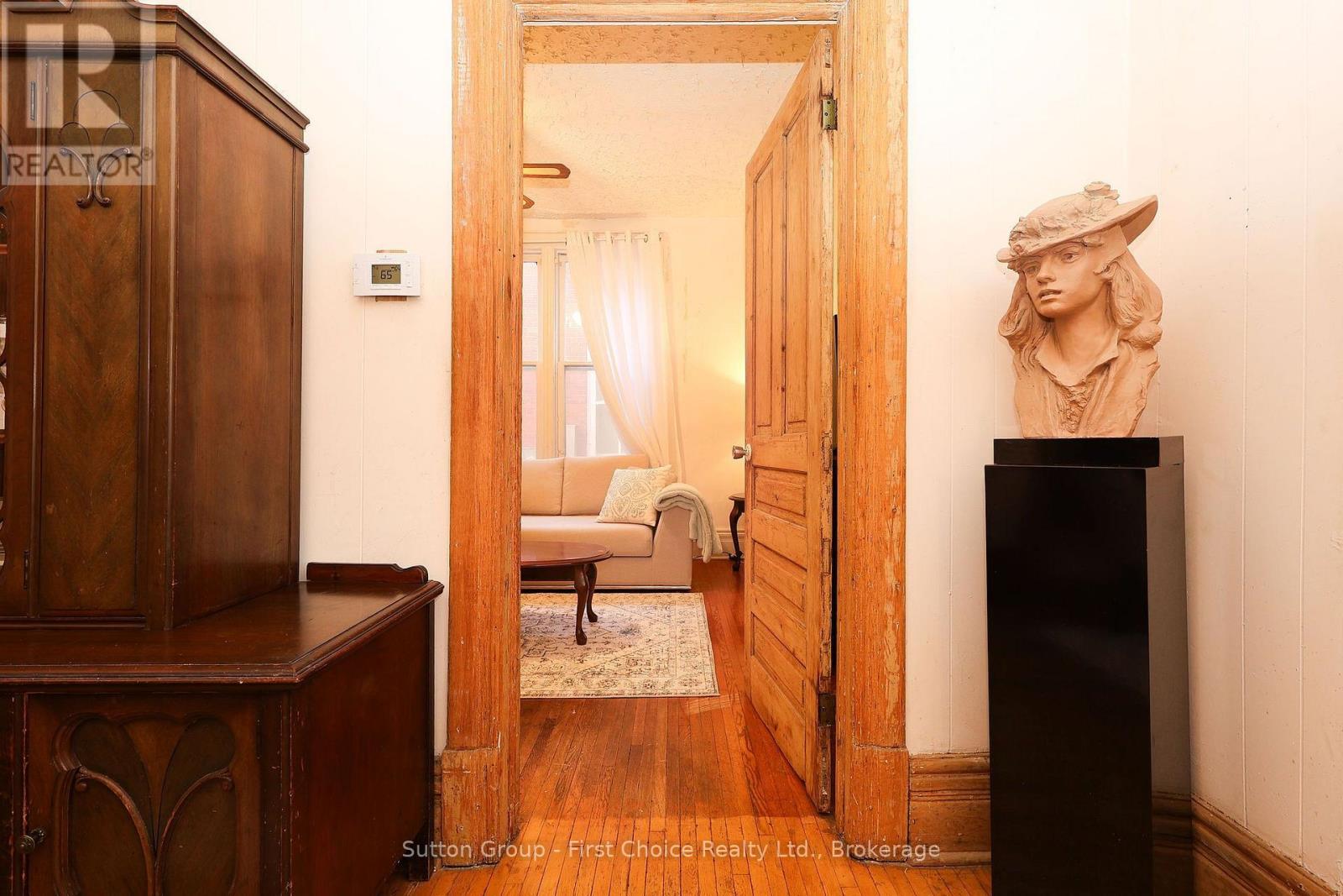 257 Ontario Street Property Photo 13