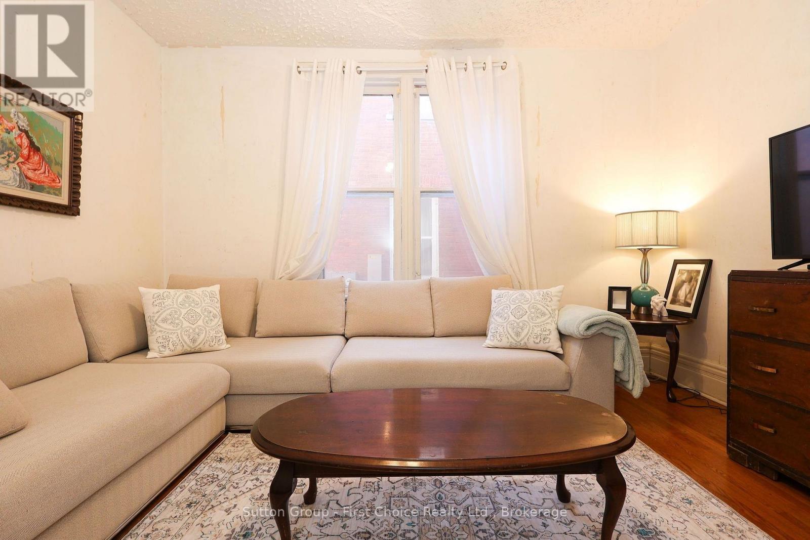 257 Ontario Street Property Photo 15
