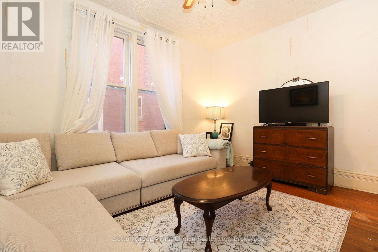 257 Ontario Street Property Photo 16