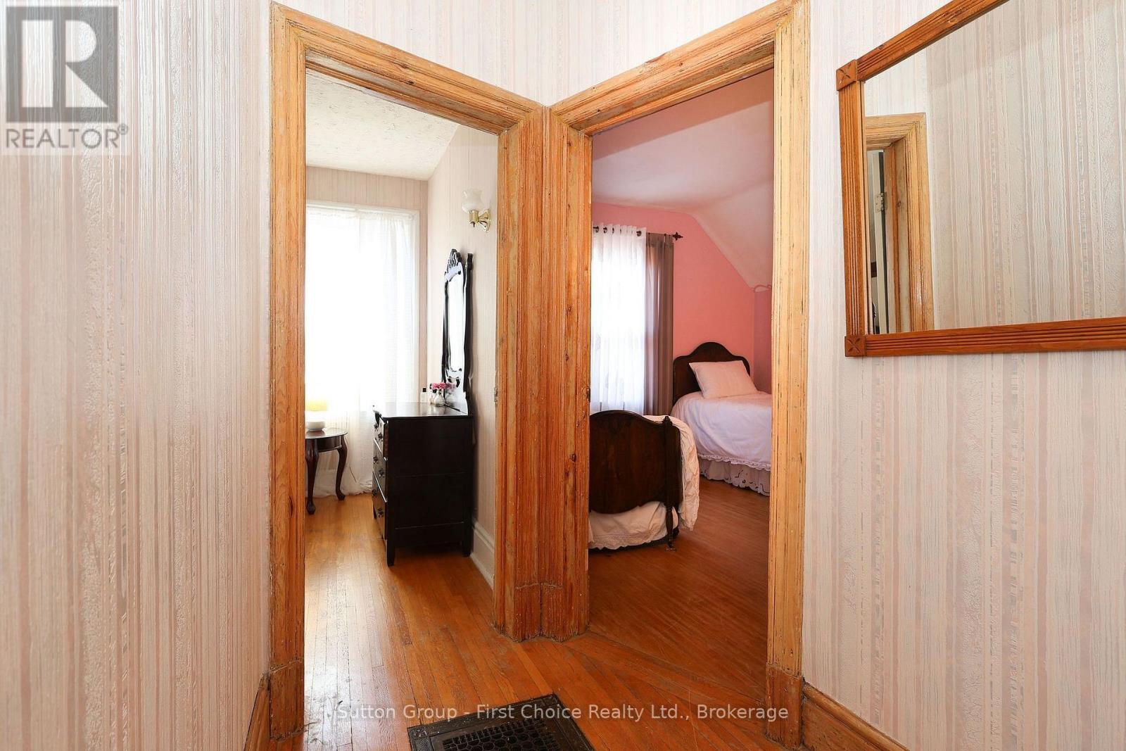 257 Ontario Street Property Photo 25
