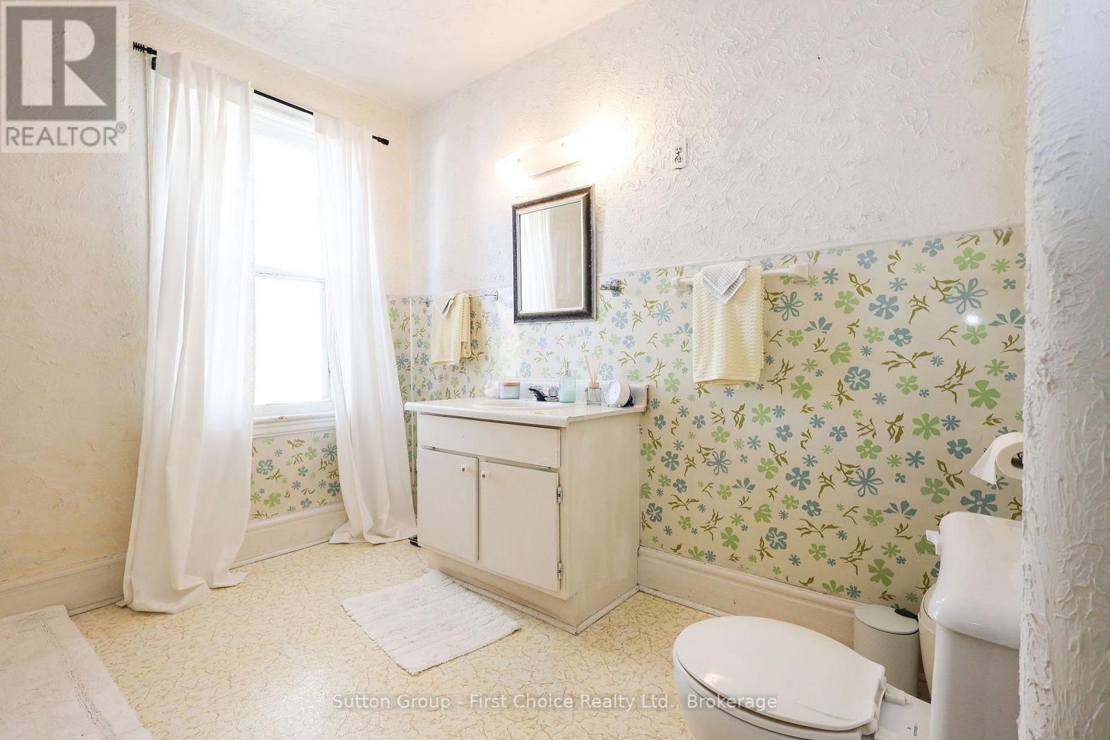 257 Ontario Street Property Photo 27