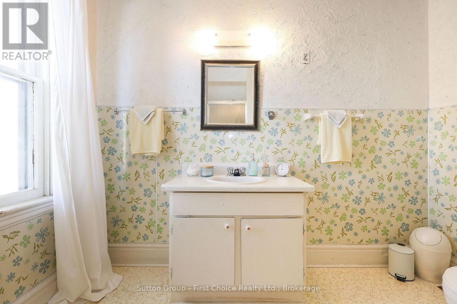 257 Ontario Street Property Photo 28