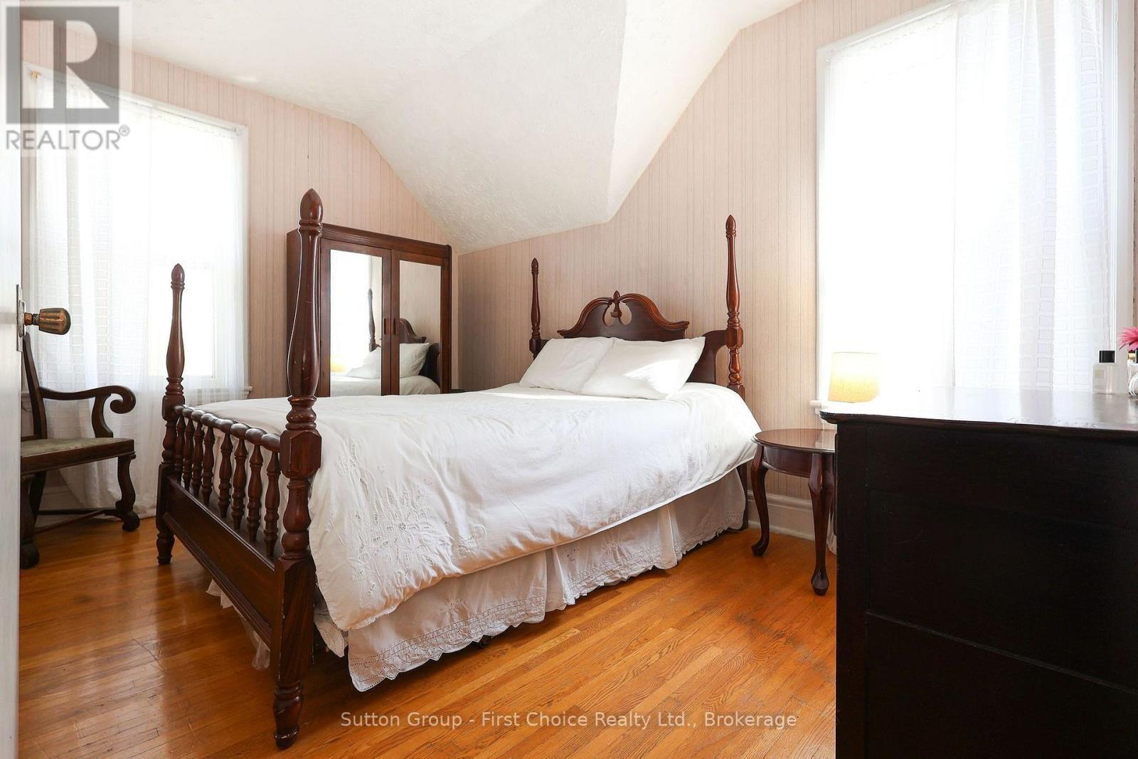 257 Ontario Street Property Photo 34