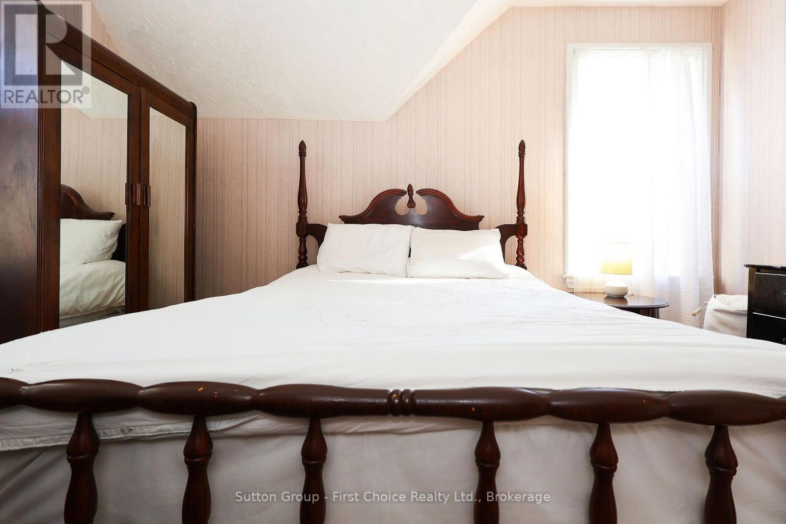257 Ontario Street Property Photo 35