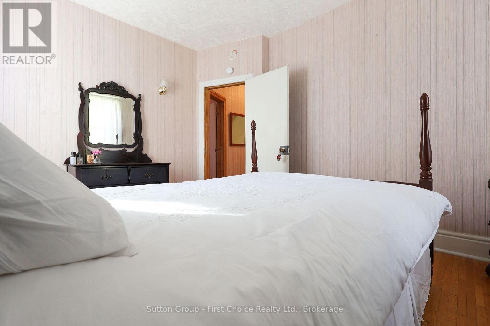 257 Ontario Street Property Photo 36