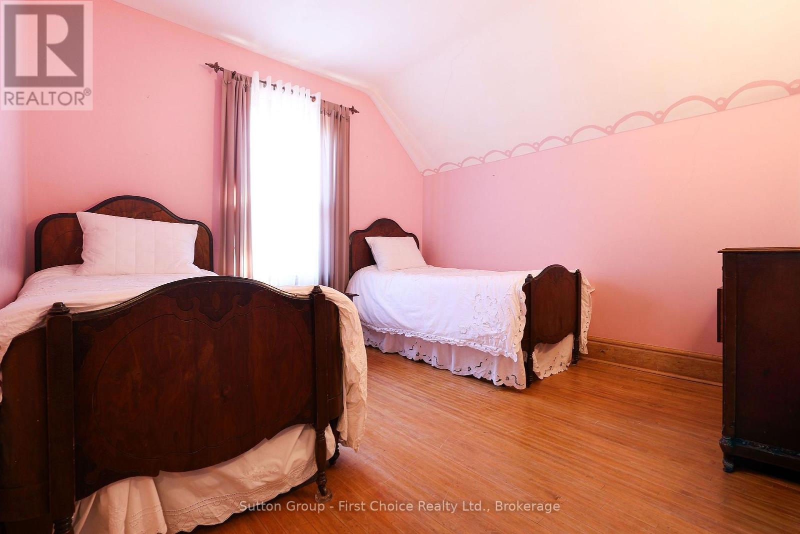 257 Ontario Street Property Photo 37