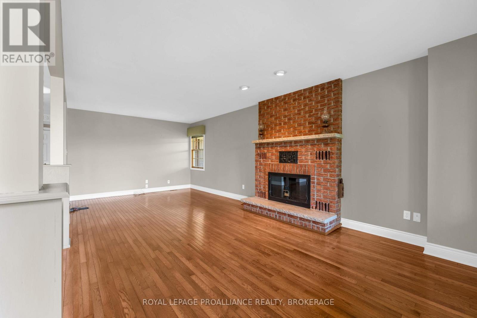 702 Parkside Crescent Property Photo 9