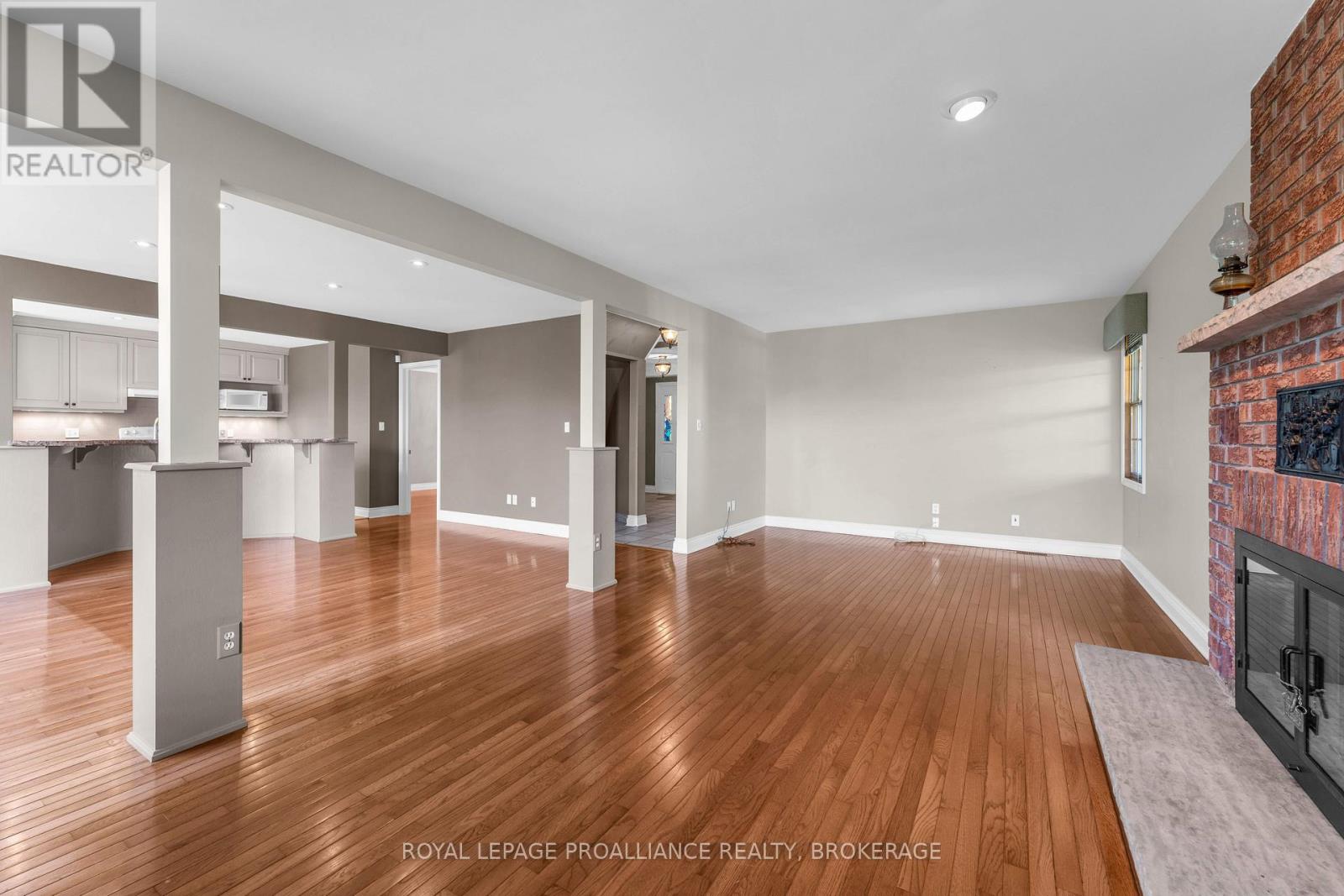702 Parkside Crescent Property Photo 11