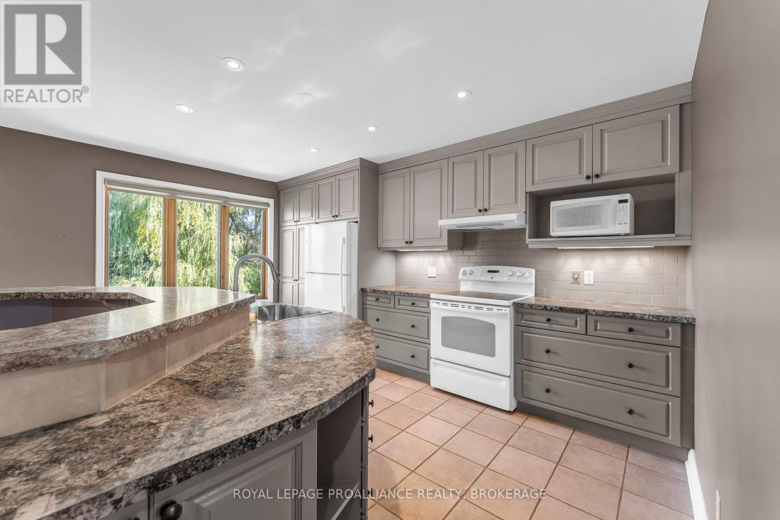 702 Parkside Crescent Property Photo 14