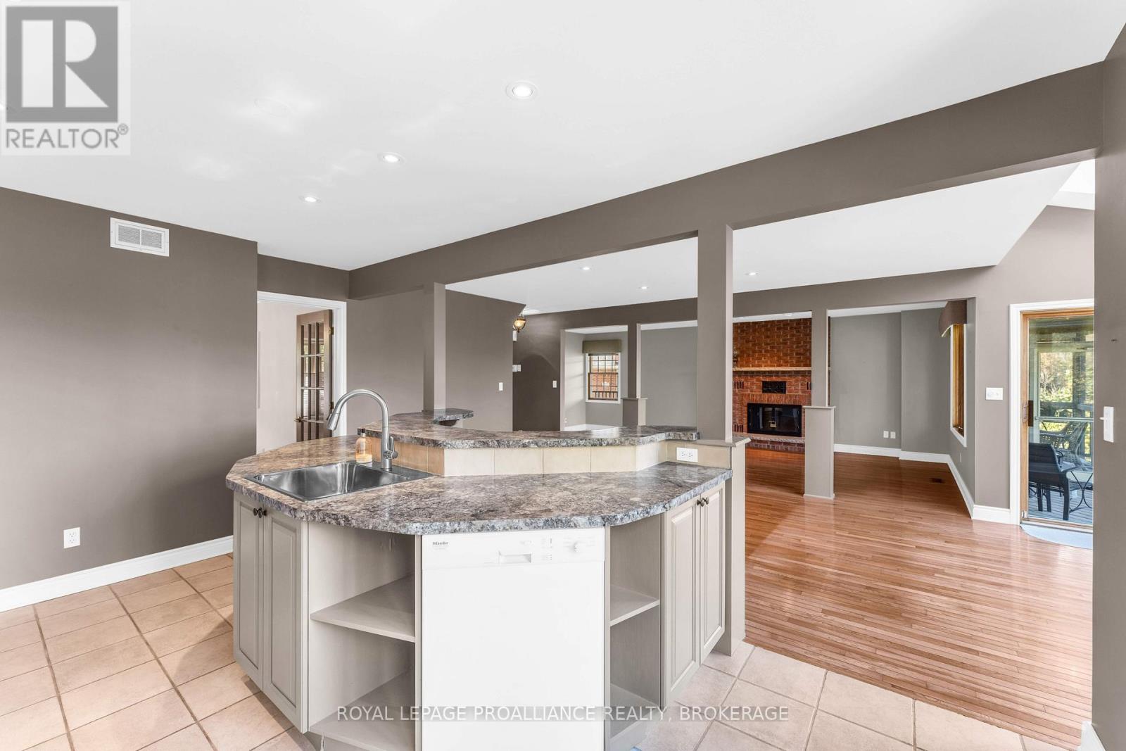 702 Parkside Crescent Property Photo 16