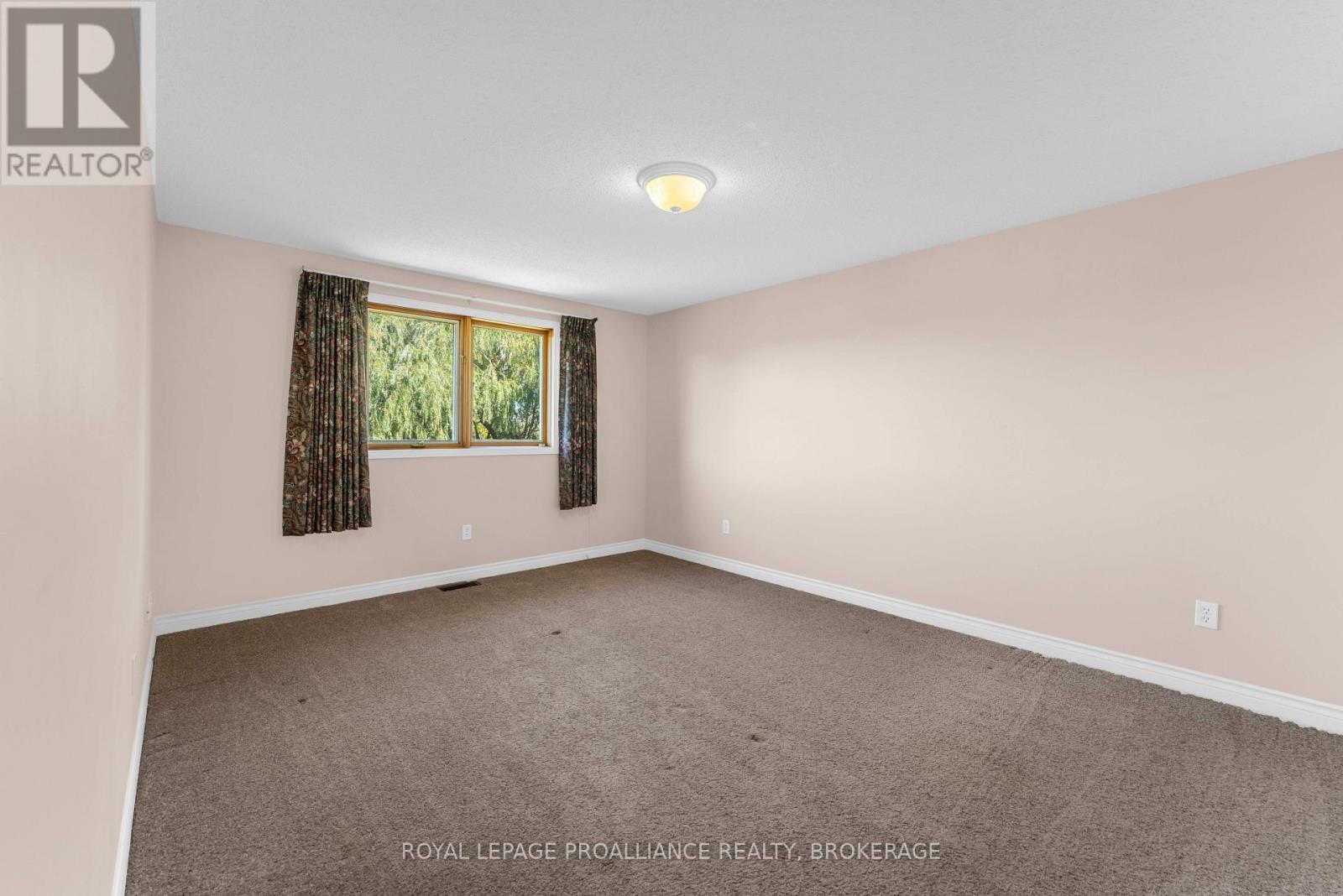 702 Parkside Crescent Property Photo 20