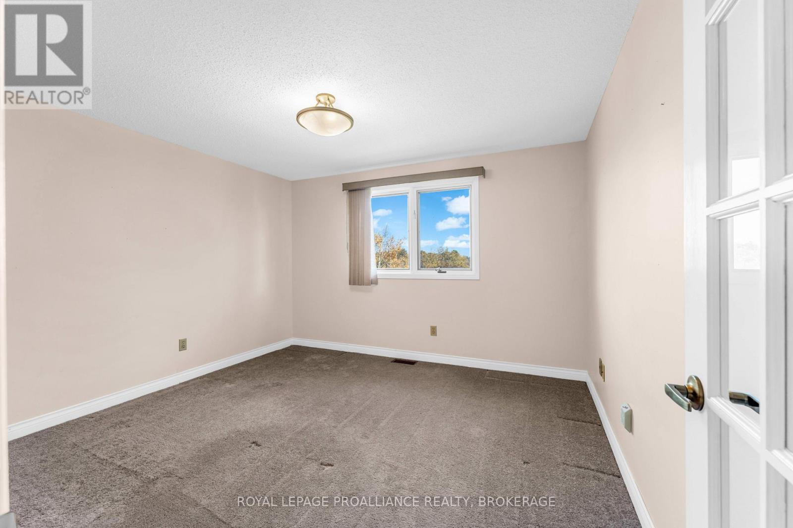 702 Parkside Crescent Property Photo 22