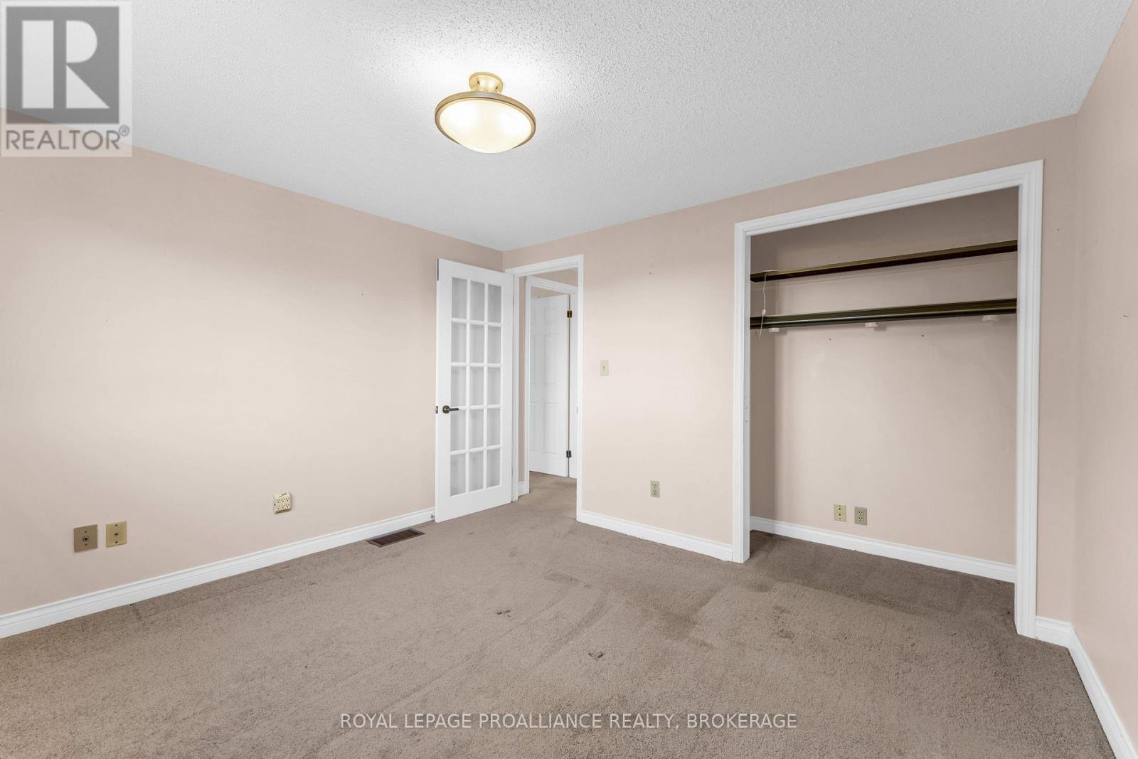702 Parkside Crescent Property Photo 23