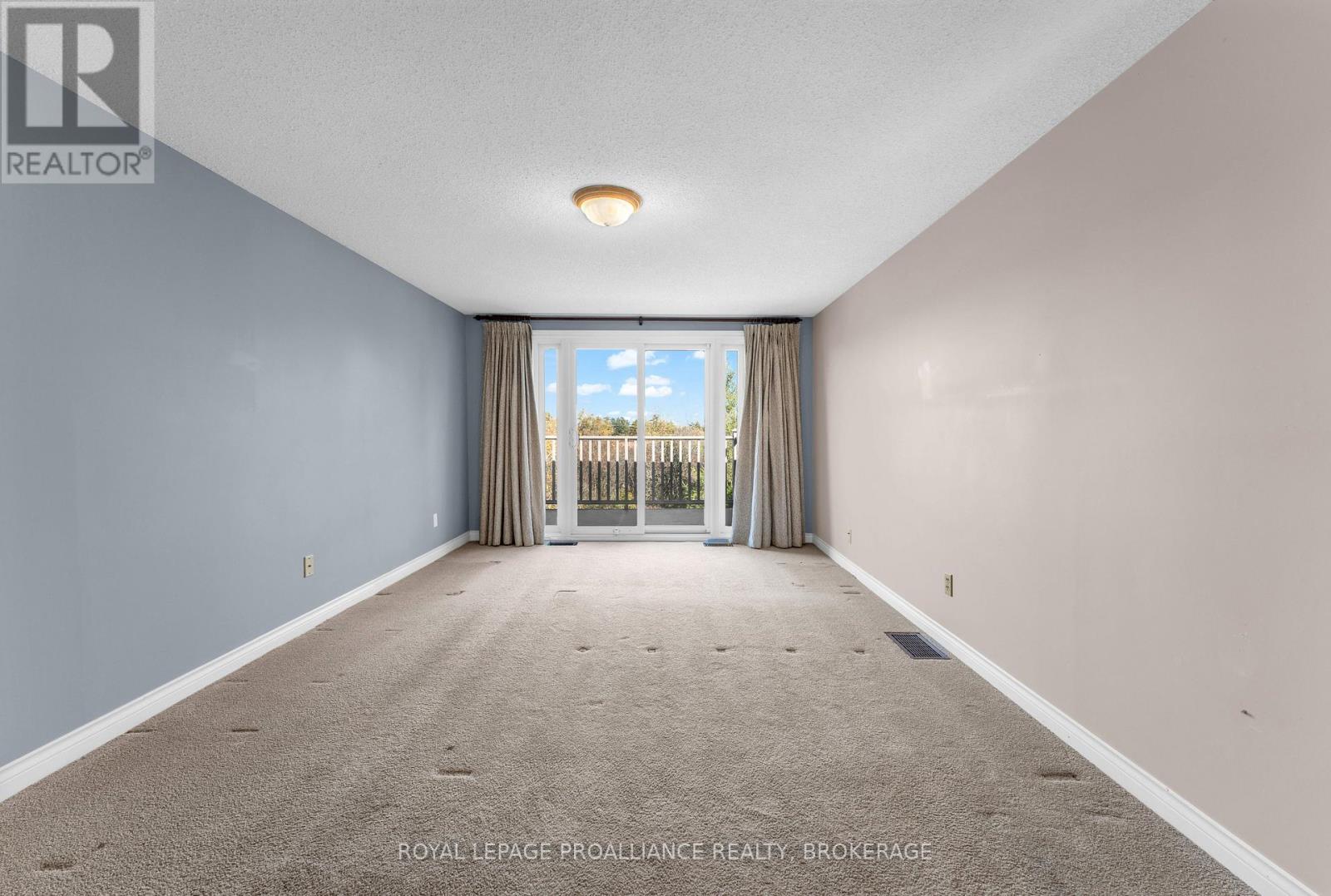 702 Parkside Crescent Property Photo 24