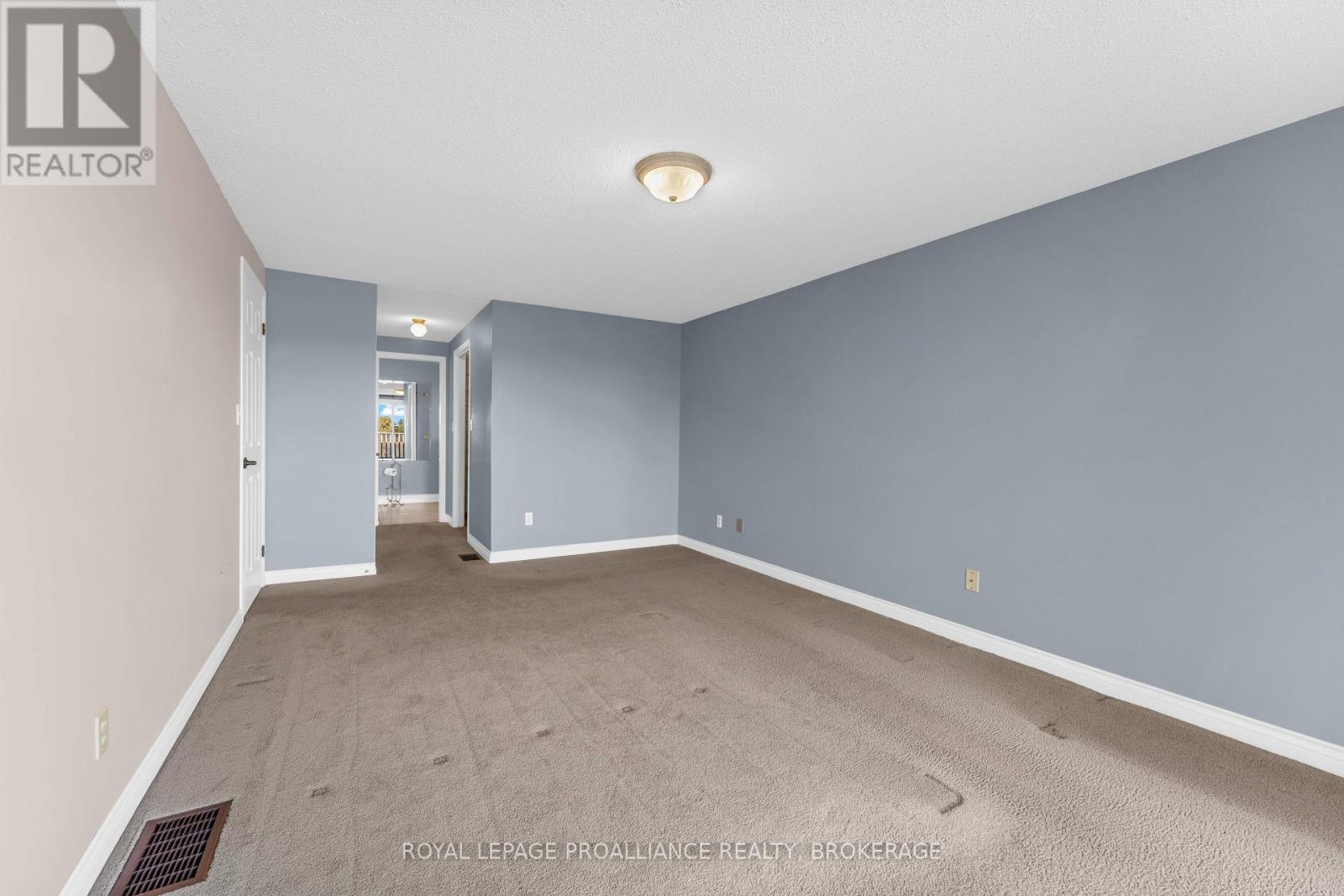 702 Parkside Crescent Property Photo 25