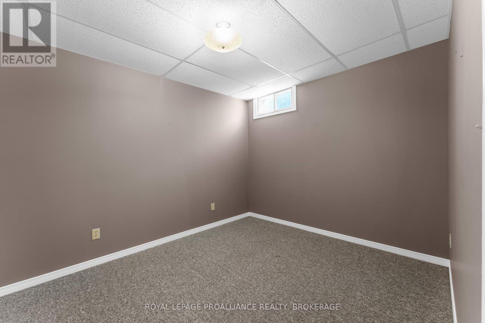 702 Parkside Crescent Property Photo 32