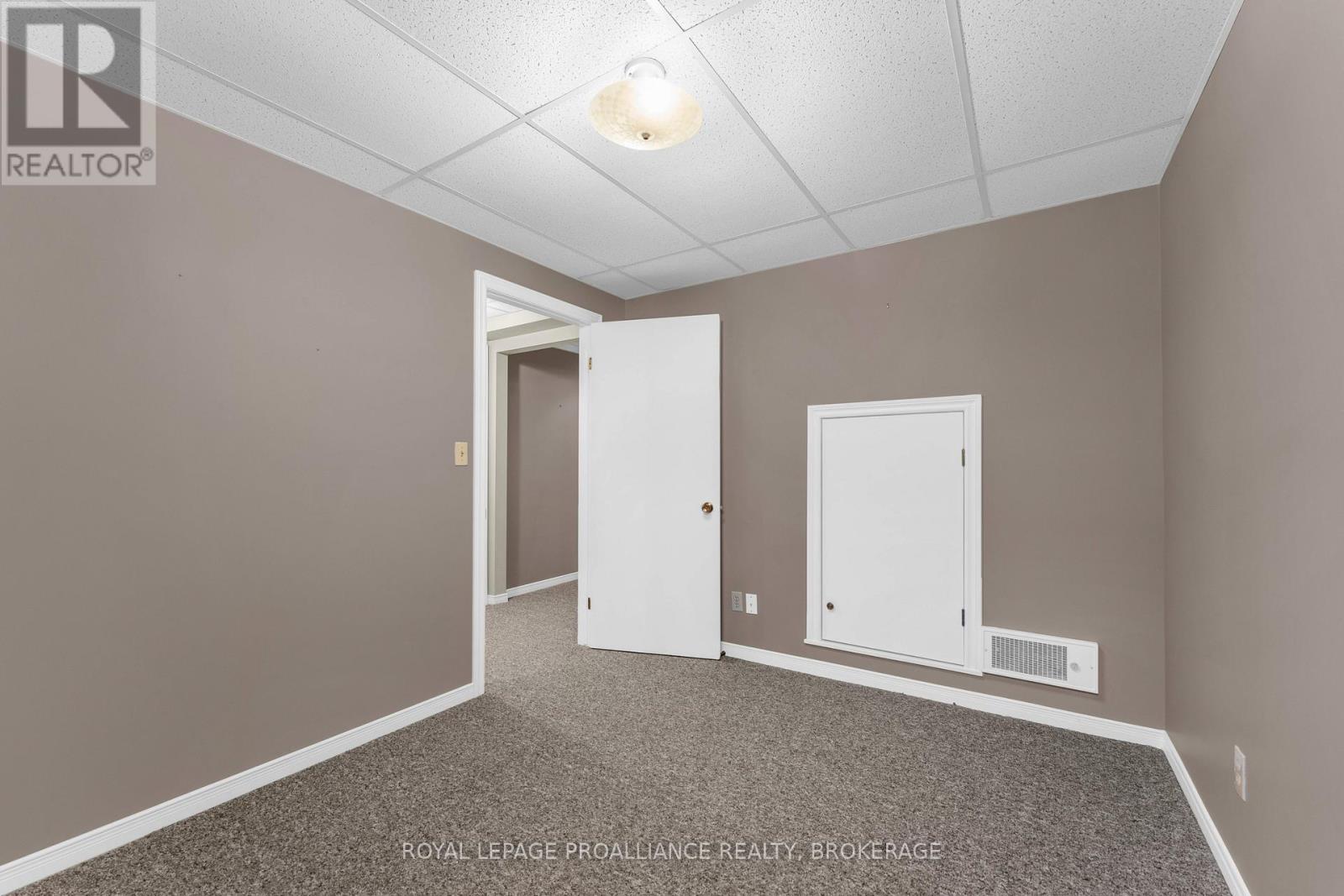 702 Parkside Crescent Property Photo 33