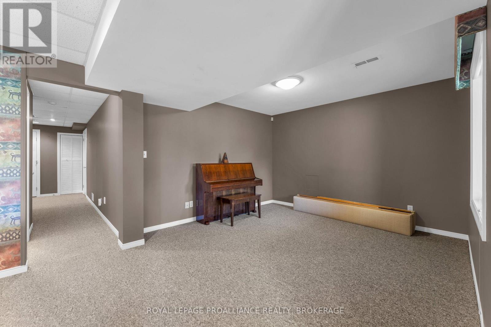 702 Parkside Crescent Property Photo 34