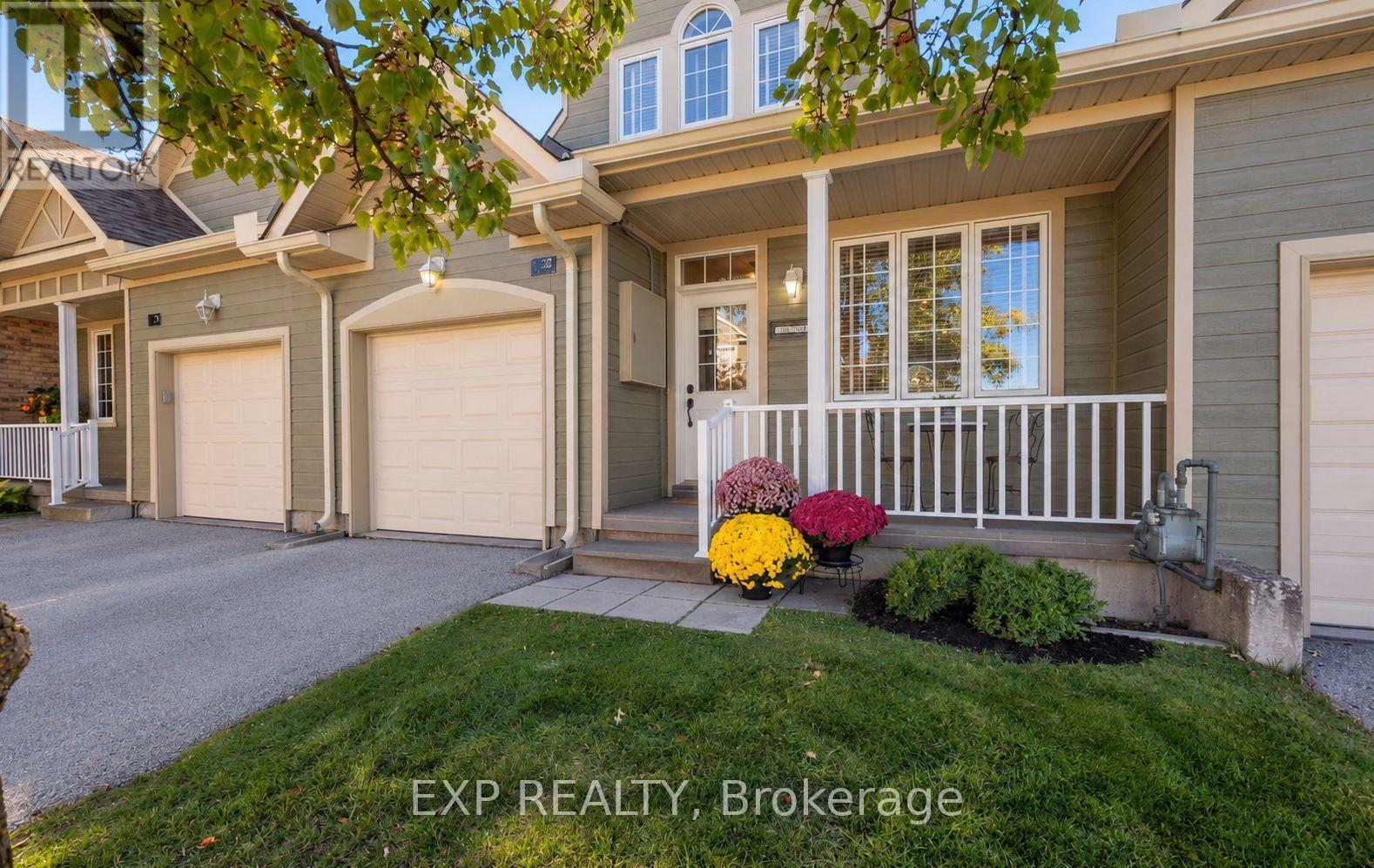 27 - 110 Napier Street W Property Photo 1
