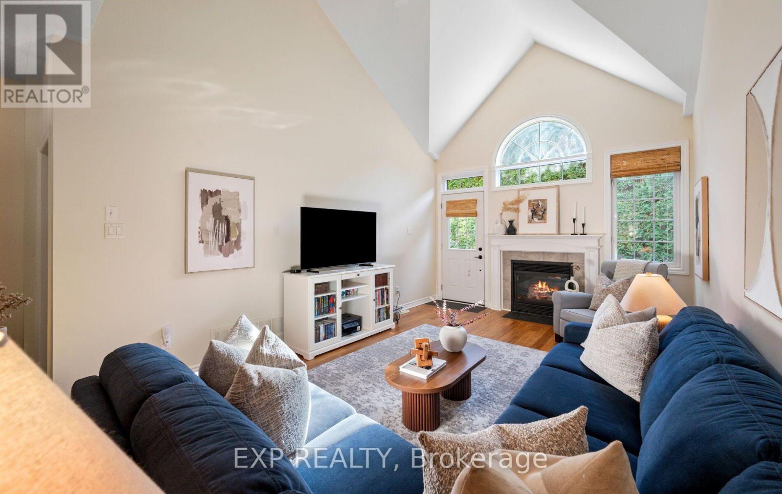 27 - 110 Napier Street W Property Photo 6