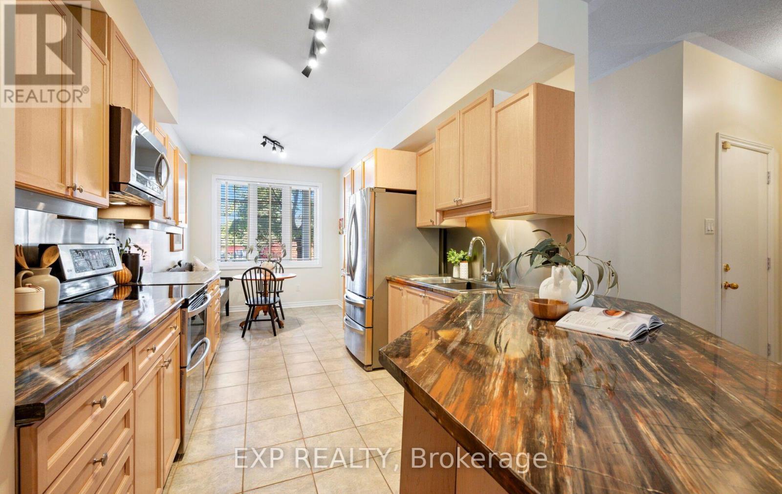 27 - 110 Napier Street W Property Photo 12