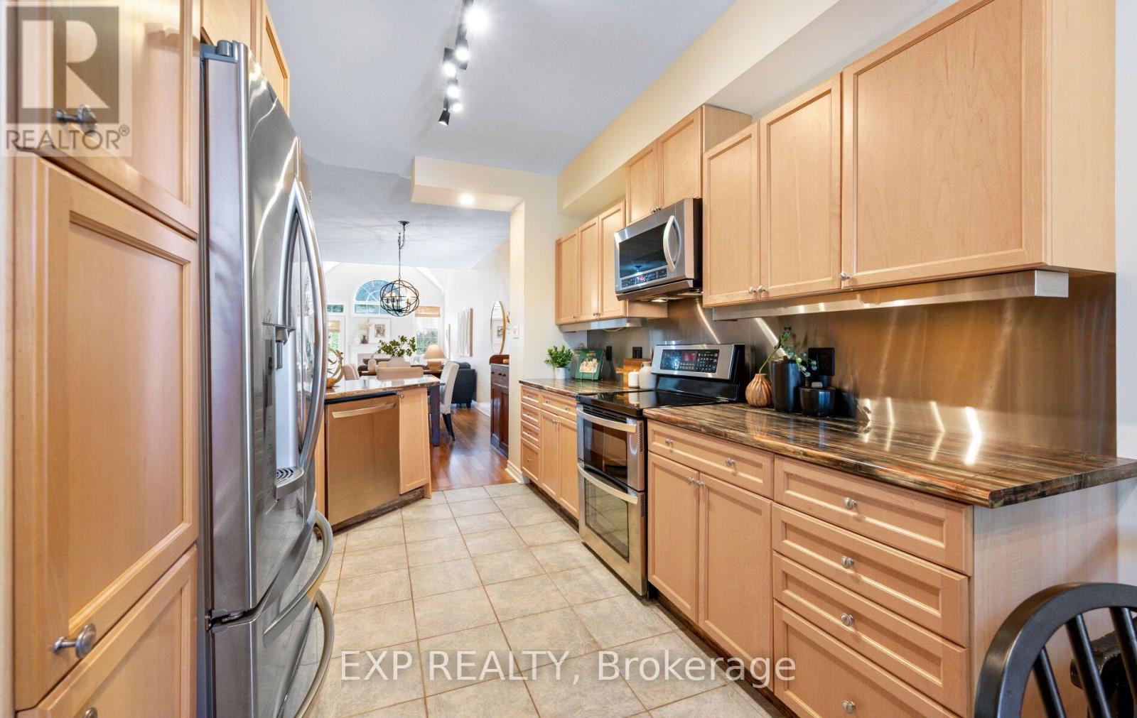 27 - 110 Napier Street W Property Photo 16