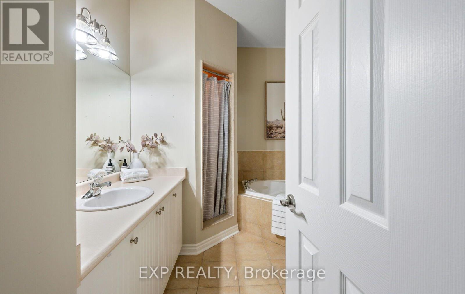 27 - 110 Napier Street W Property Photo 22