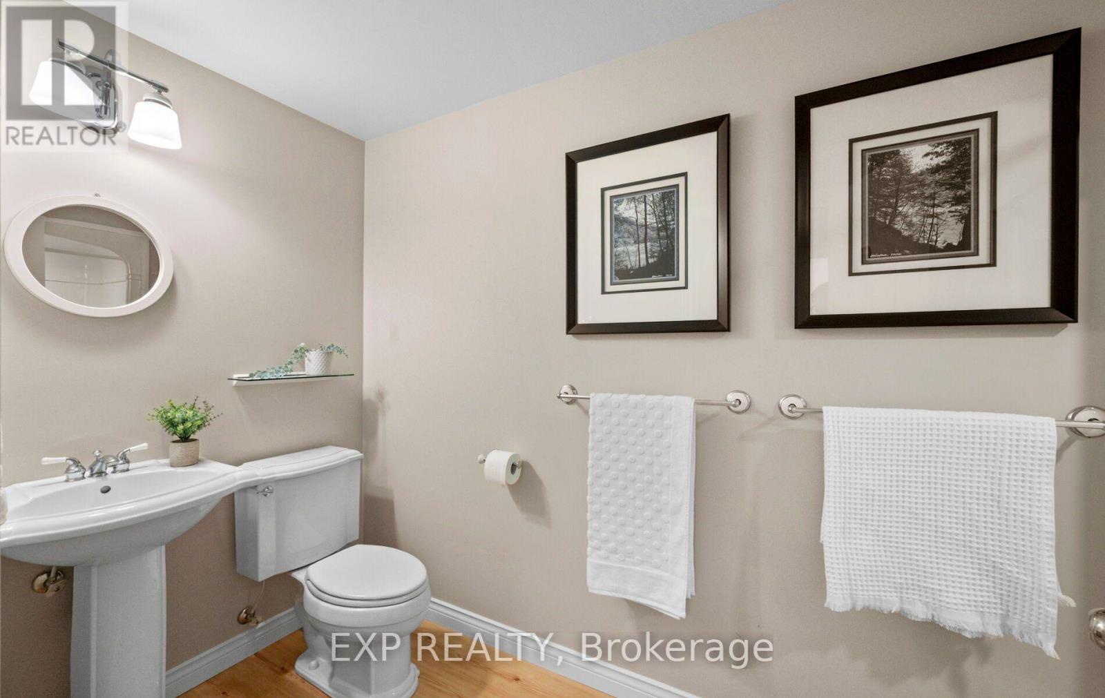 27 - 110 Napier Street W Property Photo 41