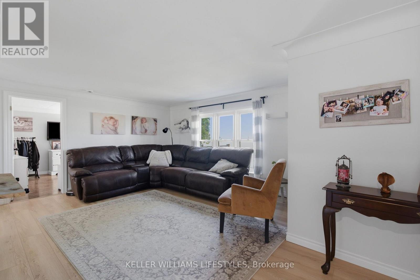 7512 Fairview Road Property Photo 6
