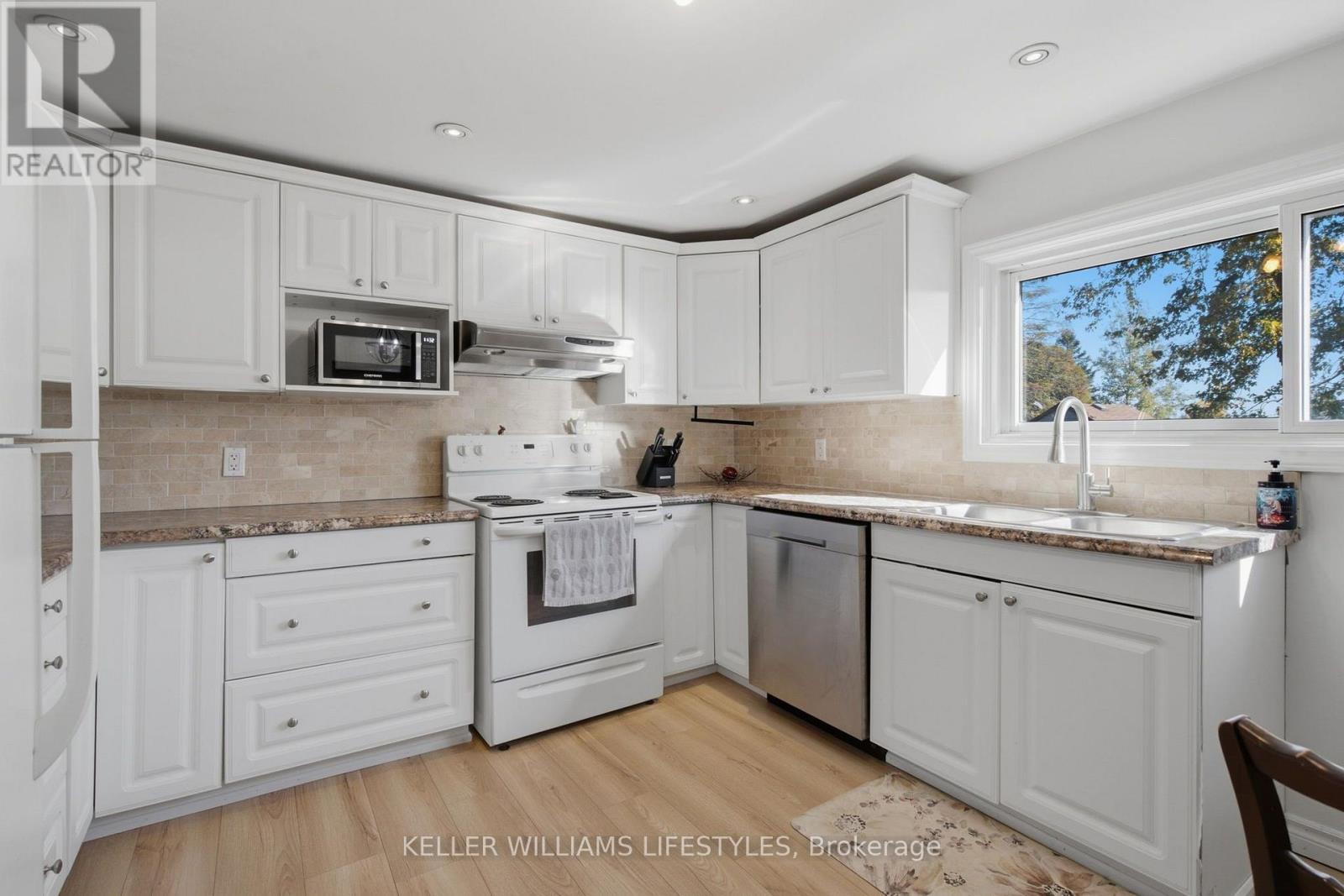 7512 Fairview Road Property Photo 10