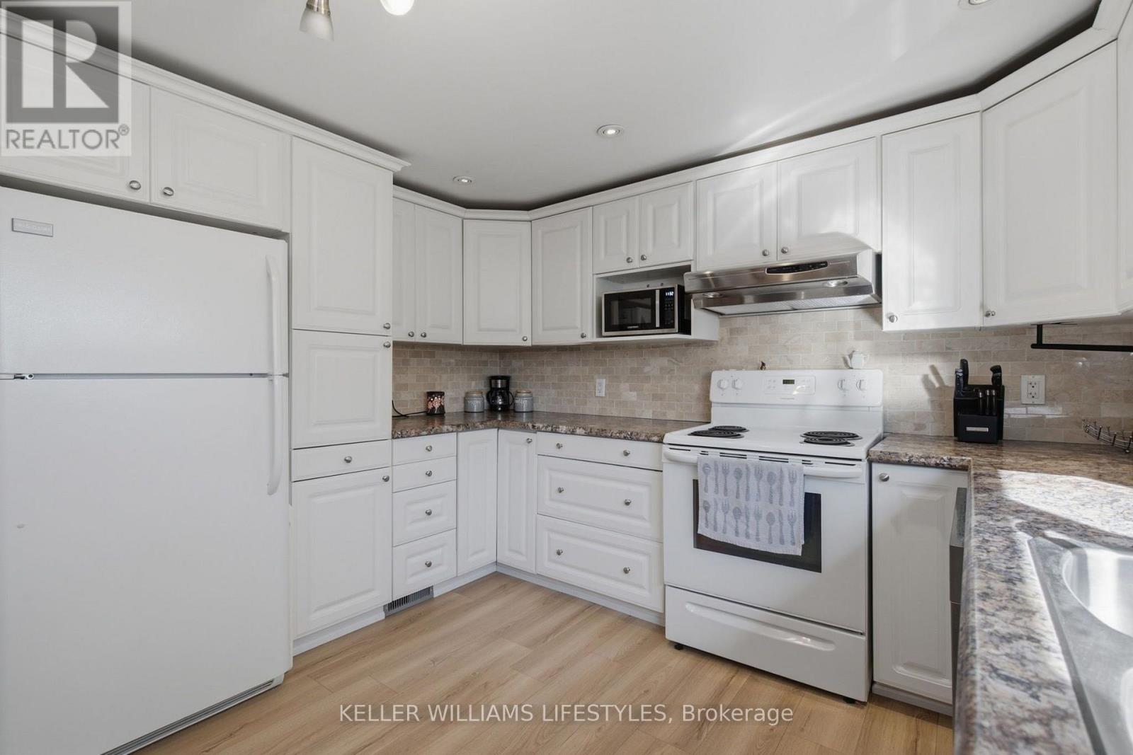 7512 Fairview Road Property Photo 12