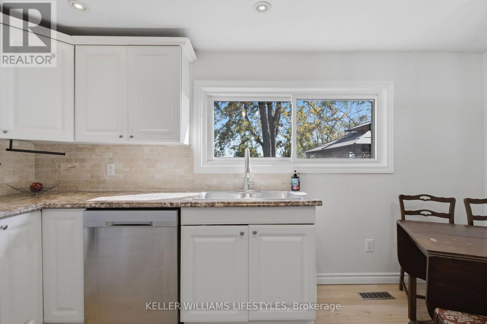 7512 Fairview Road Property Photo 14